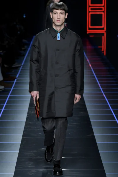 Look 15